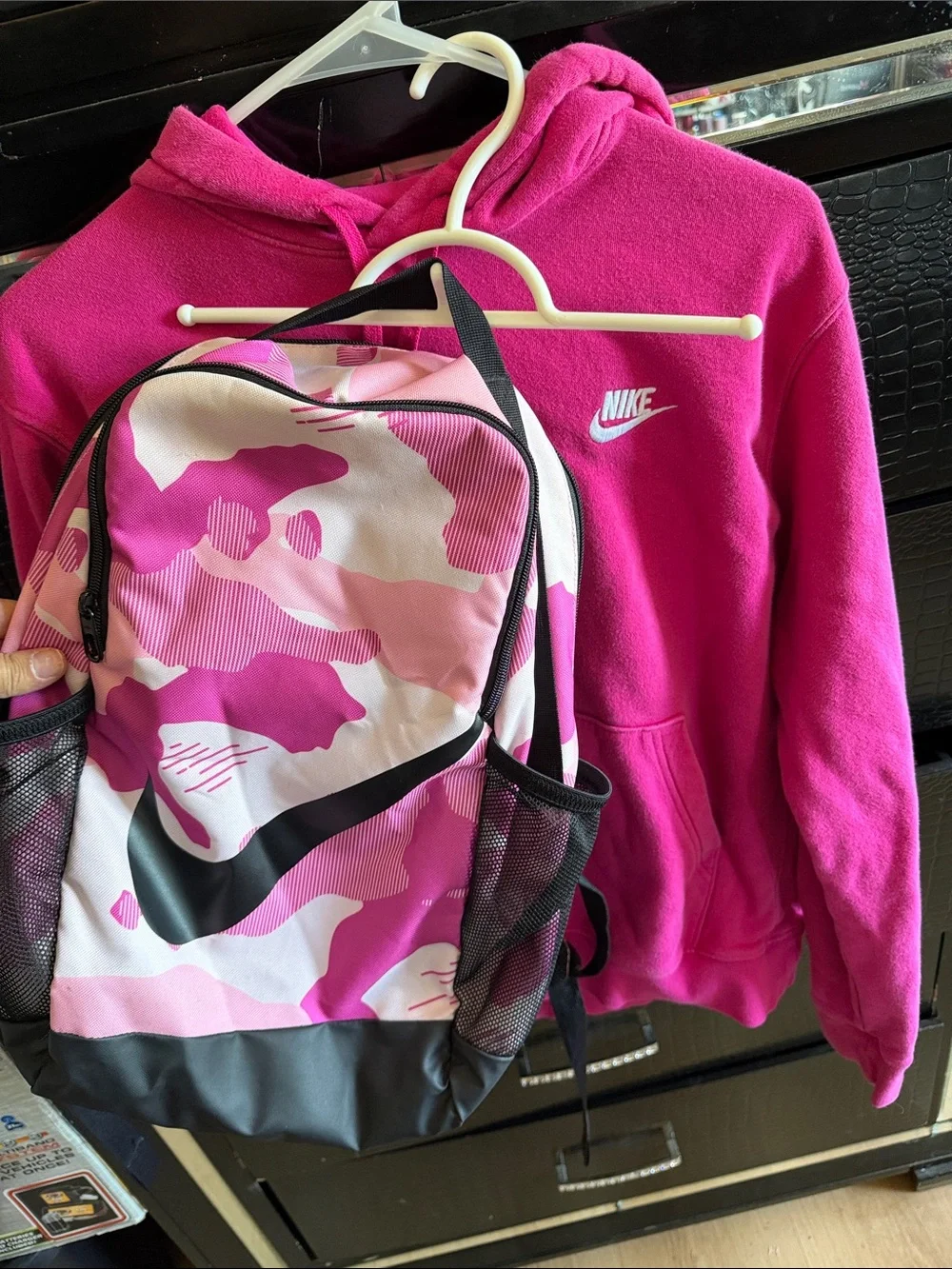 hot pink nike backpack Heritage Eugene DTLR Carry your stuff with ease in a main compartment with plenty of room for your large books HOT ! Heritage Backpack Nike